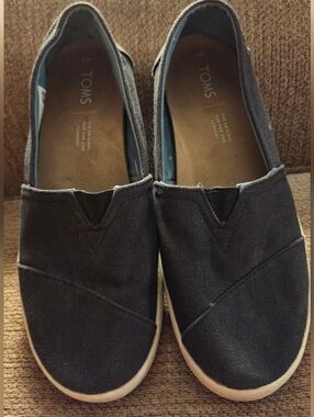 Toms Black Slip On Sneaker Size 7